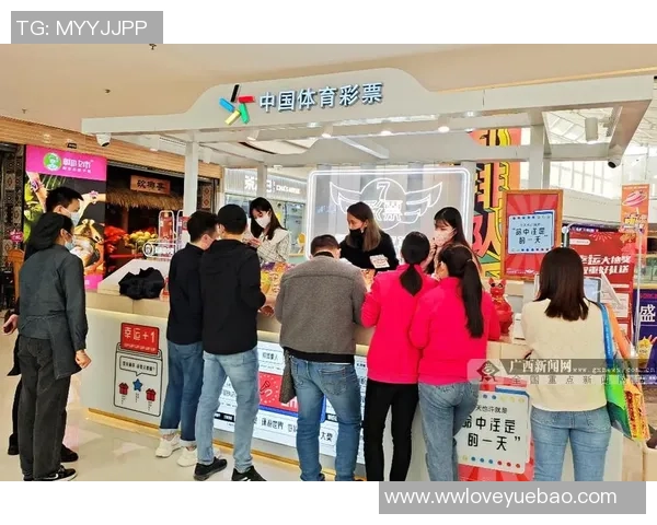 体彩店内足球明星装扮吸引球迷目光提升购彩热情 体彩店内足球明星装扮吸引球迷目光提升购彩热情